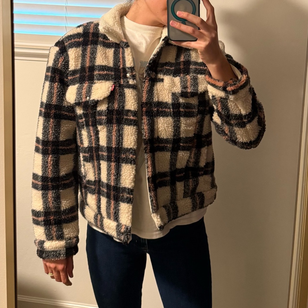 NWT - Levi’s Boyfriend Trucker Sherpa Jacket
